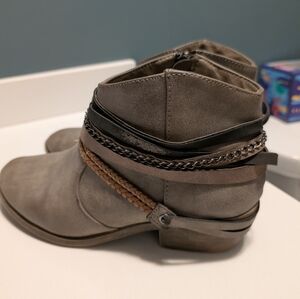 Elegant Taupe Ankle Boots with Braided Detail